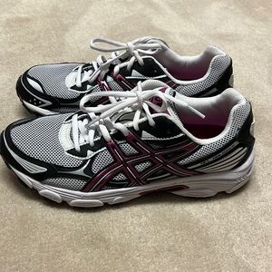 ASICS size 9.5 Gel Galaxy 5